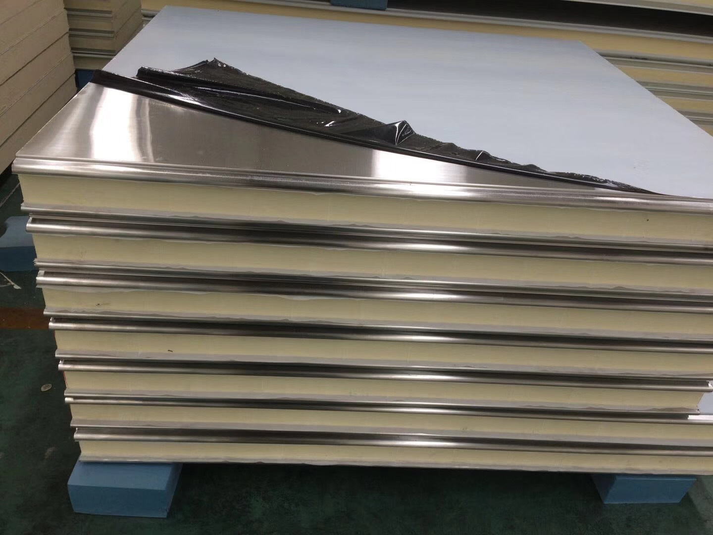  聚氨酯板在冷庫應(yīng)用有哪些優(yōu)勢